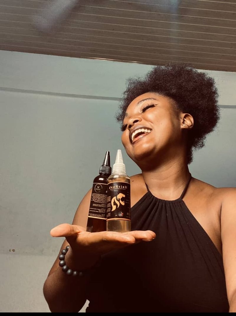 HairRush customer smiling with the product